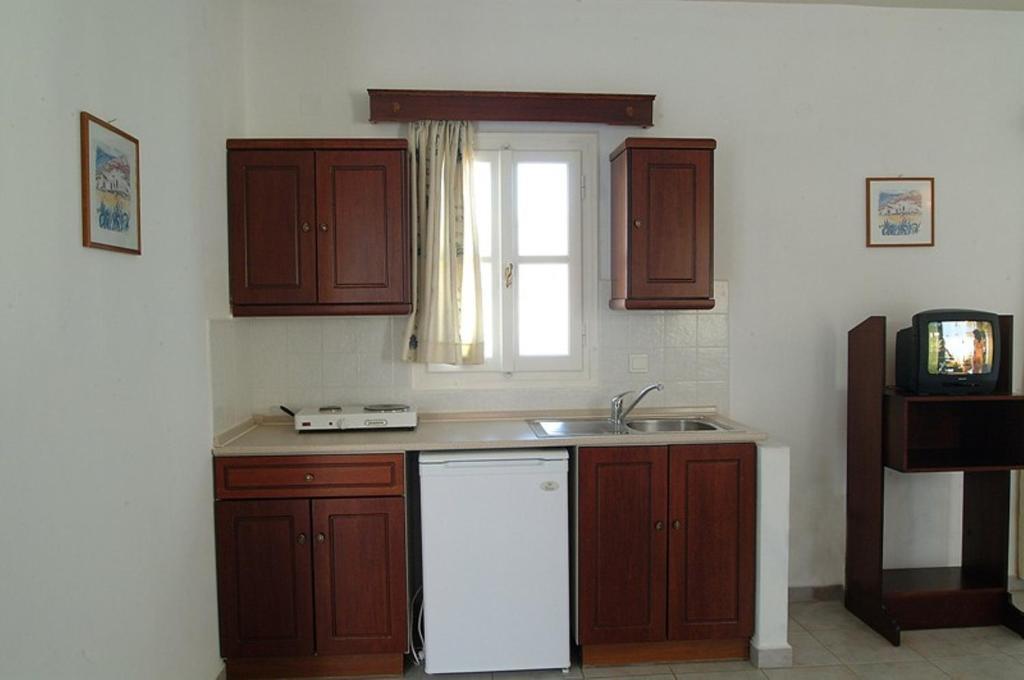 Gryspo'S Hotel Aegiali Zimmer foto