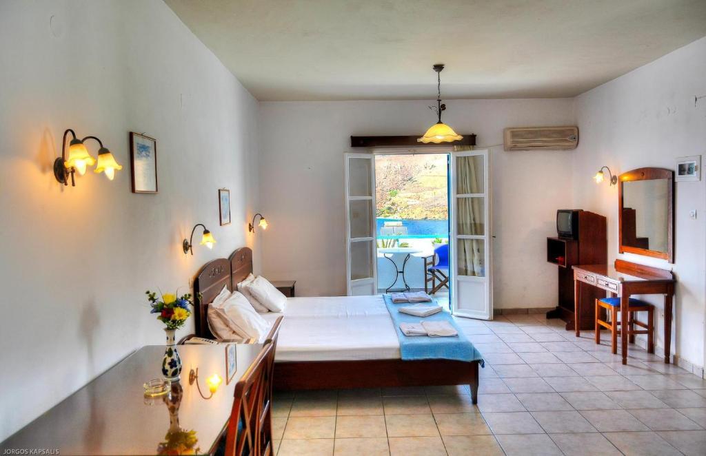 Gryspo'S Hotel Aegiali Zimmer foto