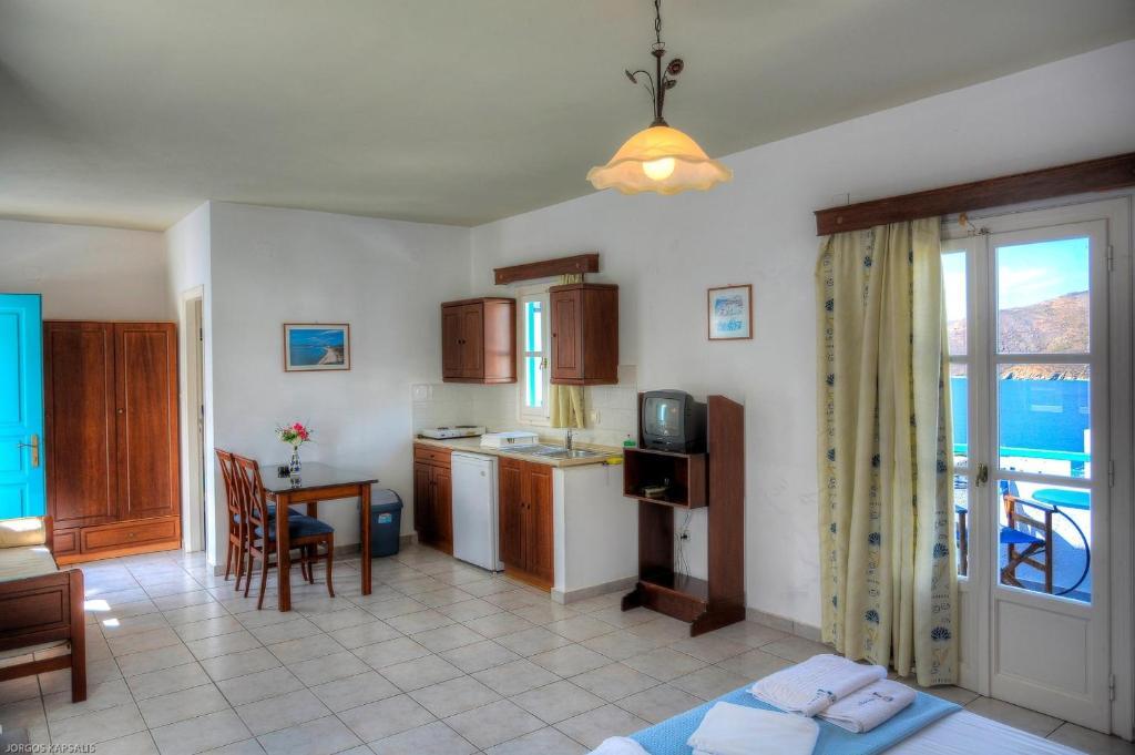 Gryspo'S Hotel Aegiali Zimmer foto